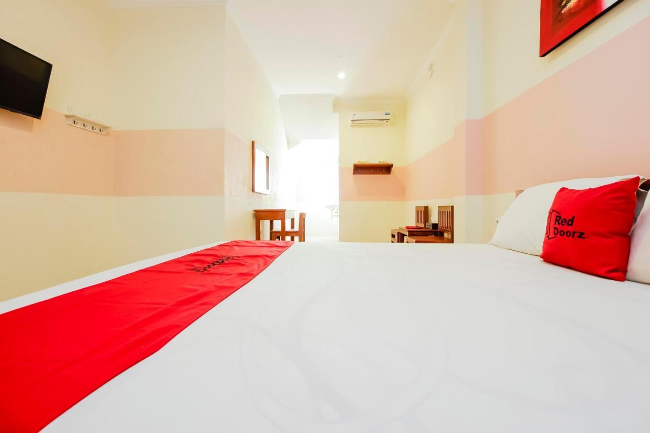 Reddoorz Near Jalan Jendral Sudirman Manado Hotel ภายนอก รูปภาพ