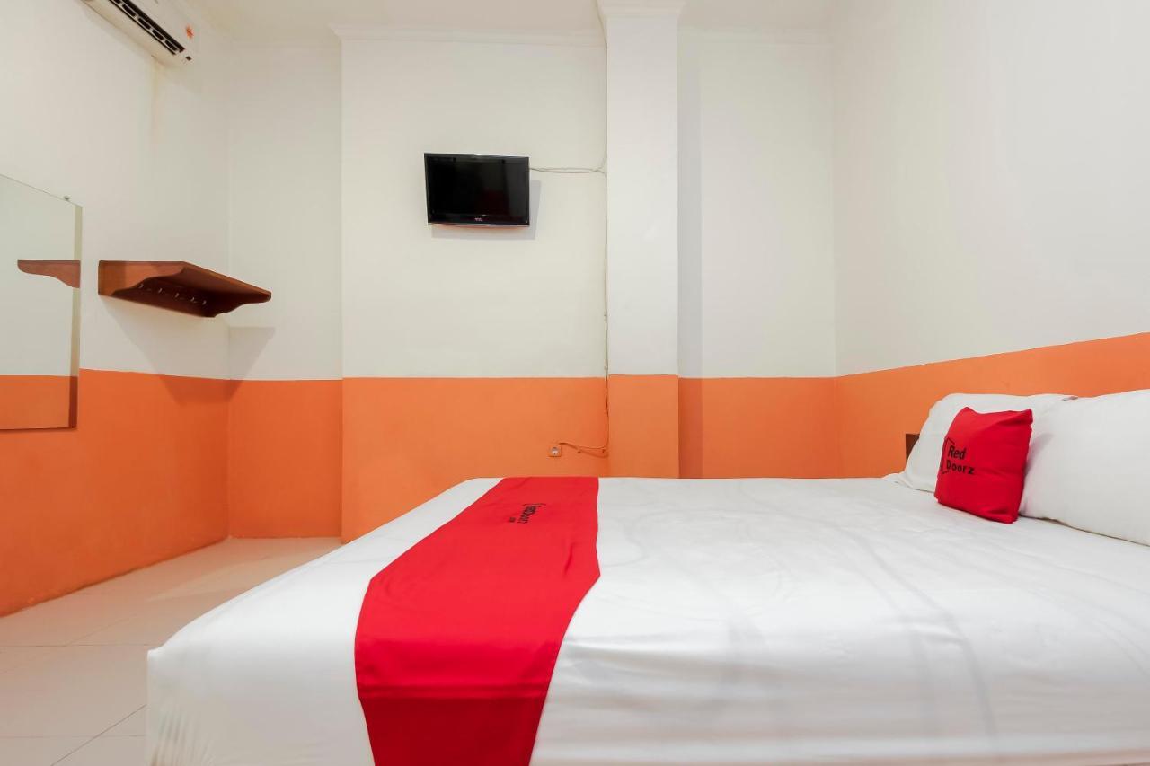 Reddoorz Near Jalan Jendral Sudirman Manado Hotel ภายนอก รูปภาพ