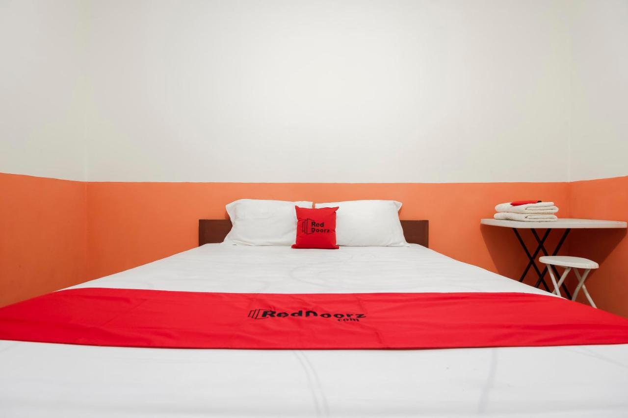 Reddoorz Near Jalan Jendral Sudirman Manado Hotel ภายนอก รูปภาพ