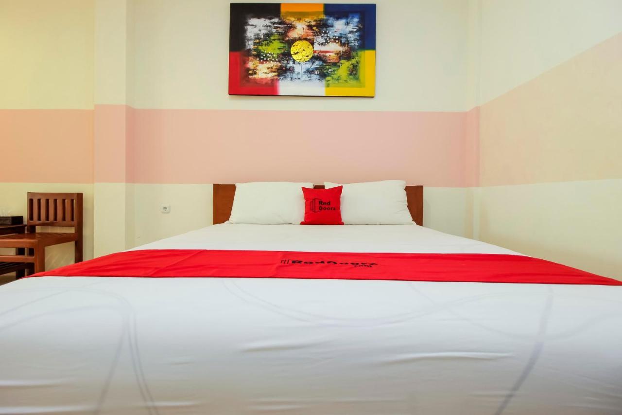 Reddoorz Near Jalan Jendral Sudirman Manado Hotel ภายนอก รูปภาพ