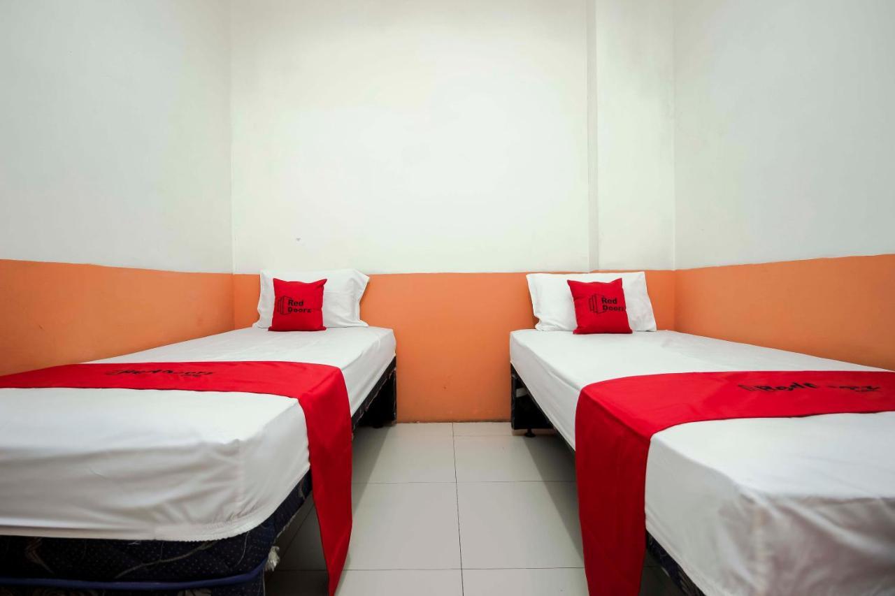 Reddoorz Near Jalan Jendral Sudirman Manado Hotel ภายนอก รูปภาพ